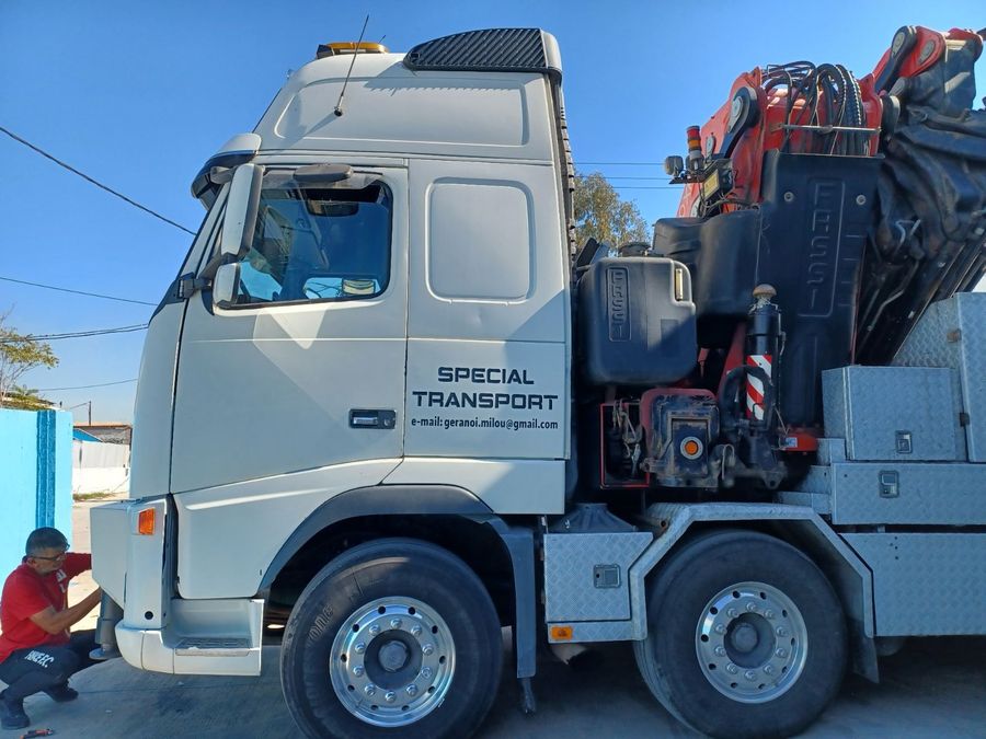 Γερανός FASSI F1500XP σε φορτηγό Volvo της Γερανοί Μήλου