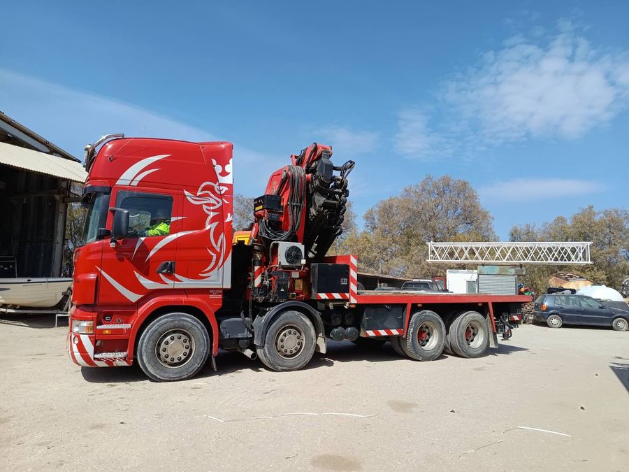 Γερανός FASSI F900XP σε φορτηγό Scania της Γερανοί Μήλου