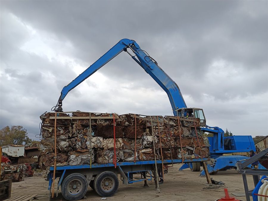 Μηχάνημα χειρισμού υλικών FUCHS MHL 360 της Γερανοί Μήλου