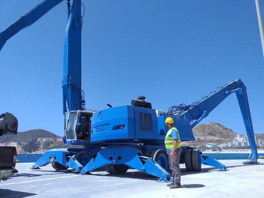 Μηχάνημα χειρισμού υλικών FUCHS MHL 360 της Γερανοί Μήλου
