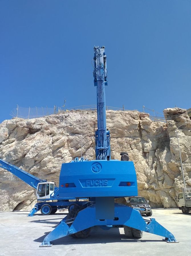 Μηχάνημα χειρισμού υλικών FUCHS MHL 360 της Γερανοί Μήλου