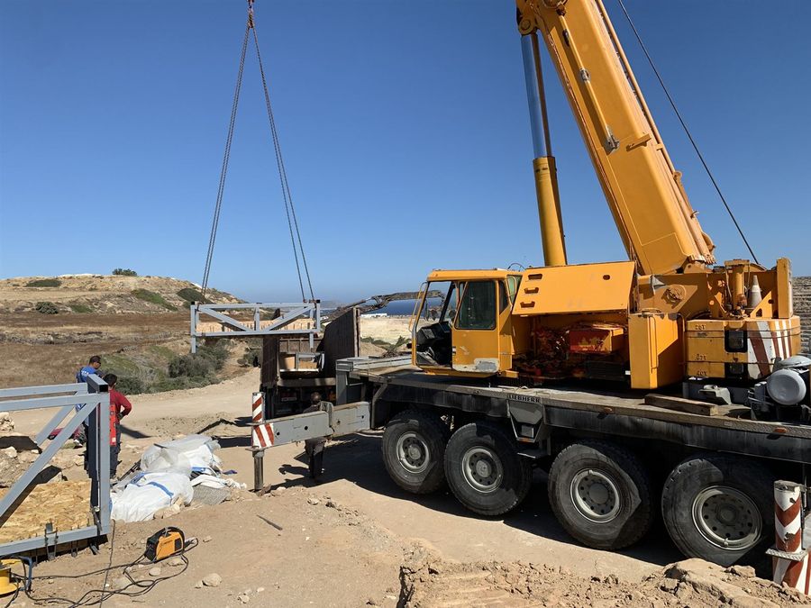 Γερανός Liebherr LTM 1090 της Γερανοί Μήλου σε εργασία